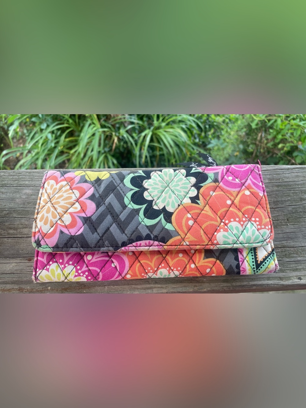 Vera Bradley Trifold Wallet Ziggy Zinnia Magnetic Closure ~ Retired Pattern